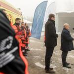 Zespół pogotowia ratunkowego oraz uczestnicy wydarzenia