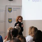 Prelegentka konferencji regionalnych pn. „Wykrywanie wczesnych symptomów sytuacji kryzysowych, w tym zachowań samobójczych i innych zachowań autodestruktywnych u dzieci i młodzieży” 